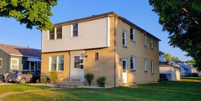 Building Photo - 6931 W Cleveland Ave Unit Upper