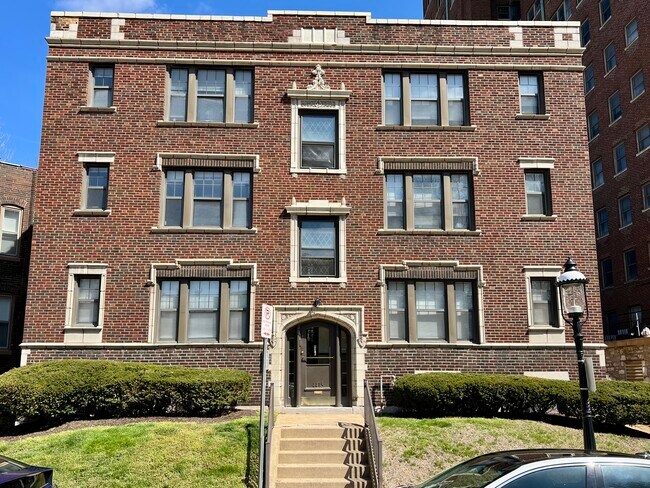 4415 Pershing Ave.