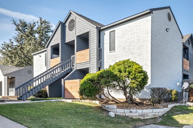 Building Photo - 1735 Rutland Dr Unit 208
