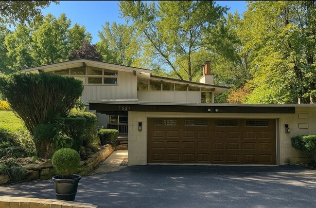 Building Photo - Spacious Mid-Century Modern Rental in Cant...