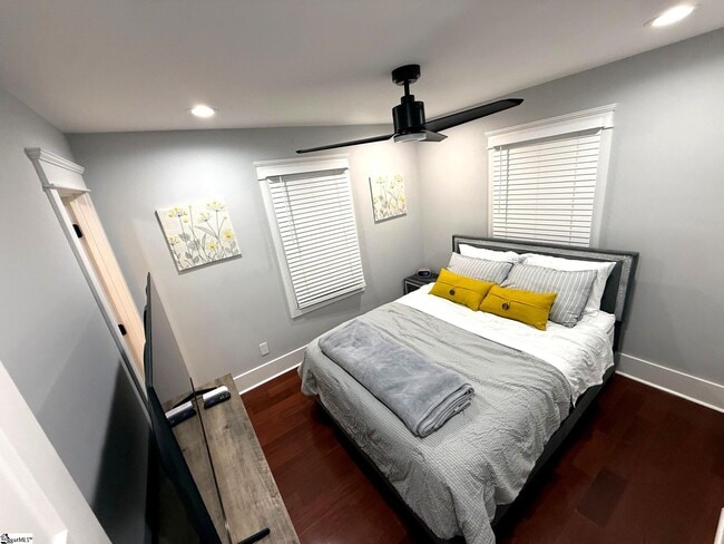 Photo - 113 Prancer Ave