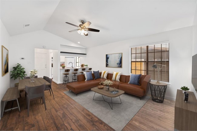 Building Photo - Updated one bedroom condo in heart of Austin!