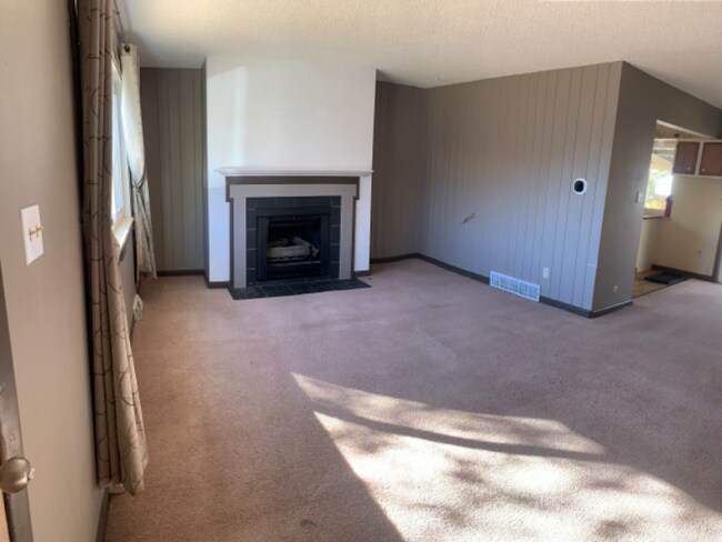 Photo - 405 Briarwood Rd