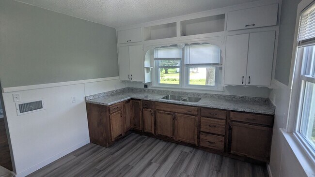 Photo - Updated acreage 3 bedroom, 1 bath in Waterloo