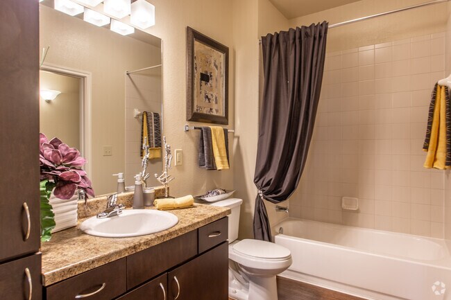 2 Br, Bathroom