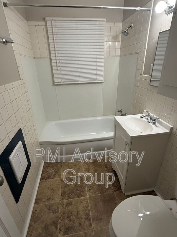 Photo - 3365 SE Girard St