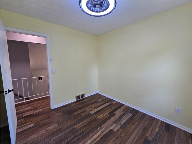 Building Photo - 9 Hepatica Ln