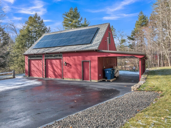 Photo - 73 Champeaux Rd