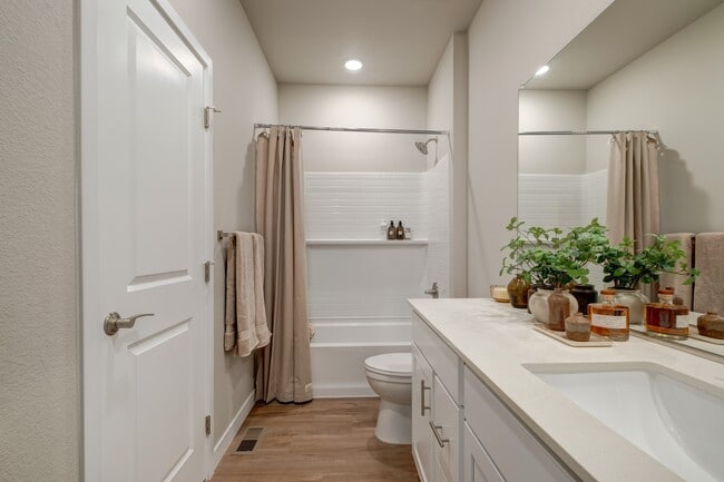 Undermount sinks in bath