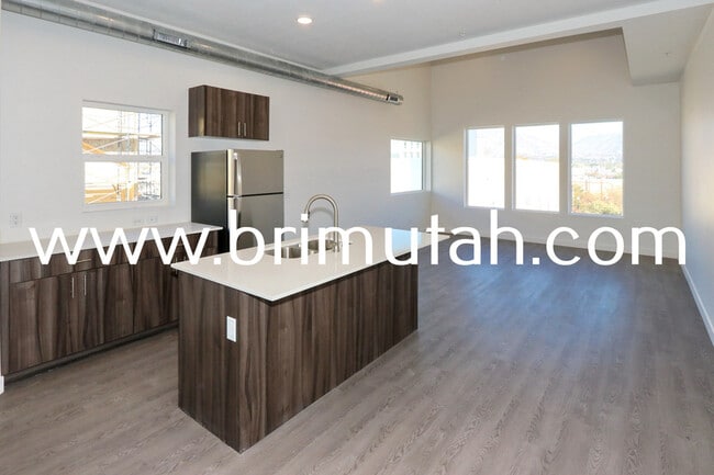 Photo - 945 S Washington St