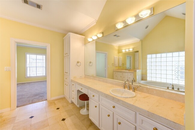 Photo - 2124 Nantucket Dr