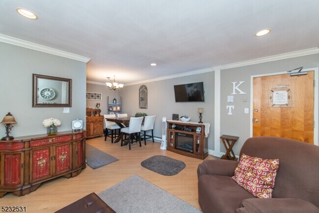 Photo - 305 Federal Hill Rd