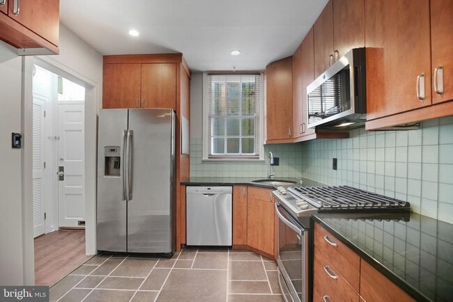 Building Photo - 275 S 3rd St