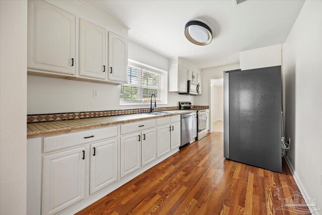 Photo - 415 Colbert Ave