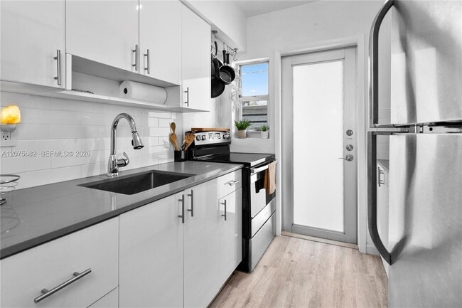 Building Photo - 641 Española Wy Unit 24