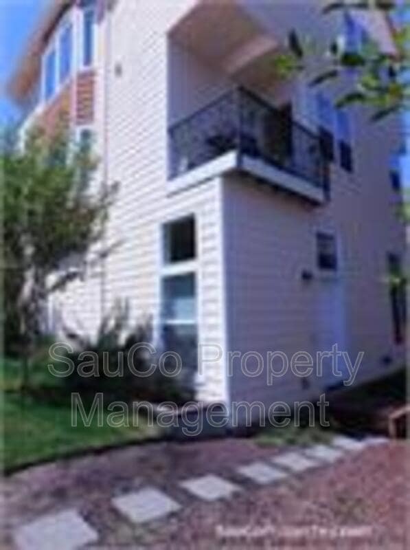 Building Photo - 3340 SW 12th Ave Unit B - 1