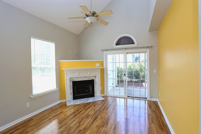Photo - 915 Cinnamon Dr