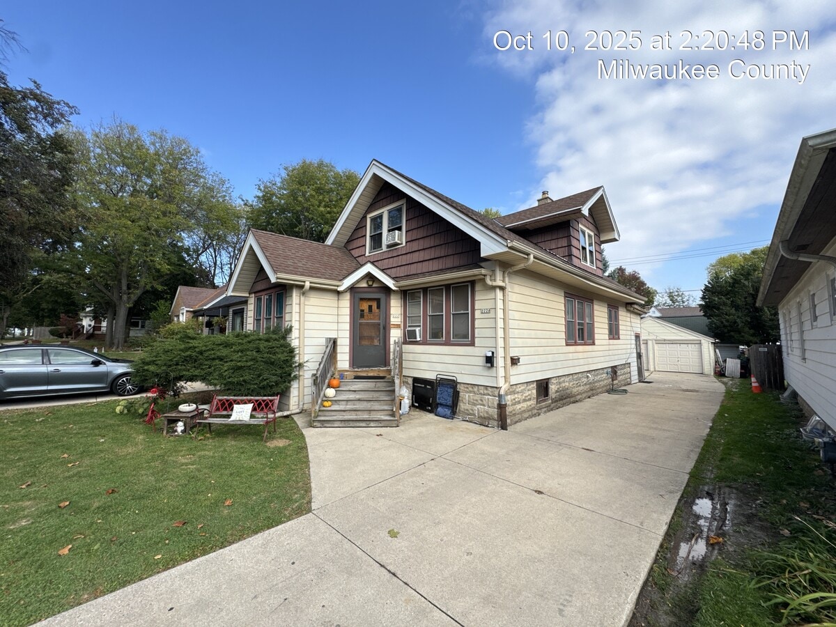 Photo - 222 N 73rd St