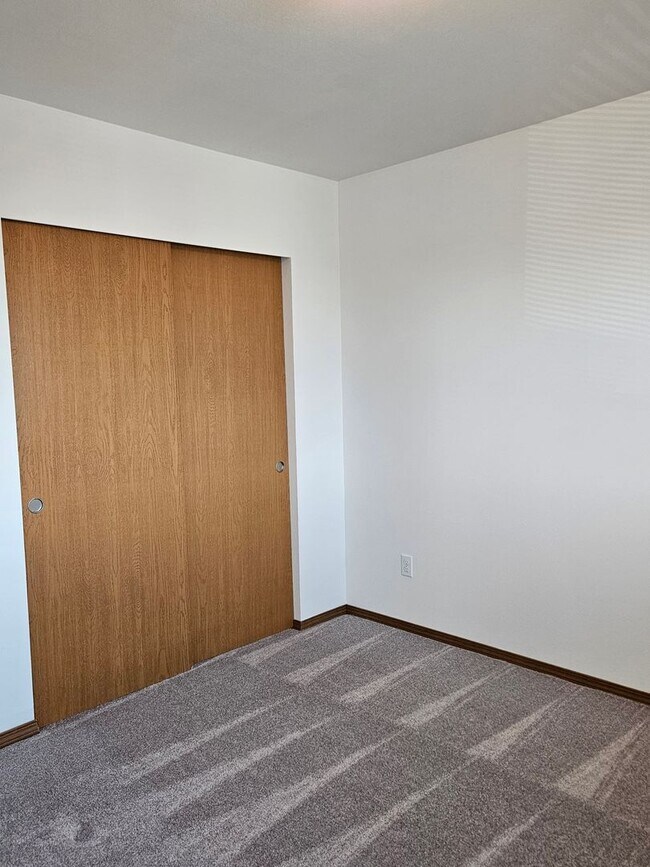 3213 Oaks Avenue Apartment For Rent in Everett, WA