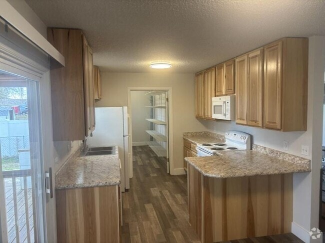Building Photo - 4 bedroom in Billings MT 59101 Rental