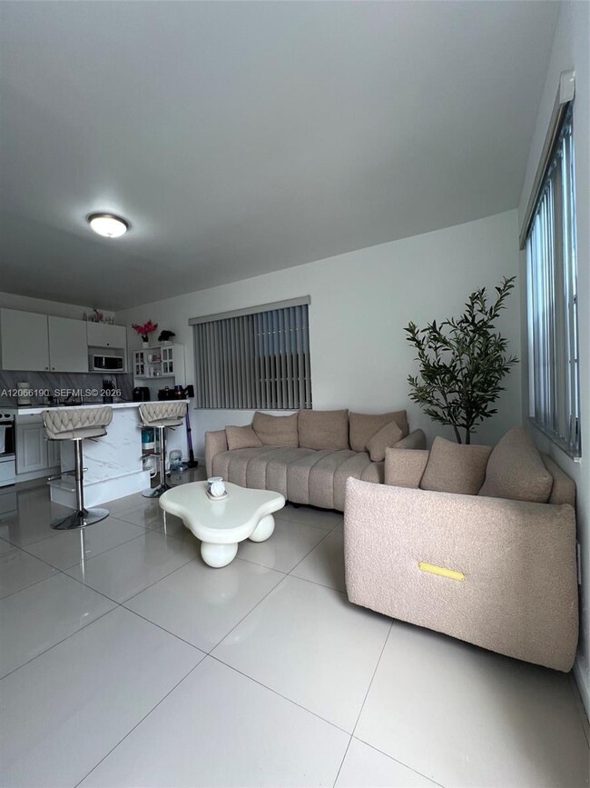 Photo - 467 E 13th St Unidad 467B