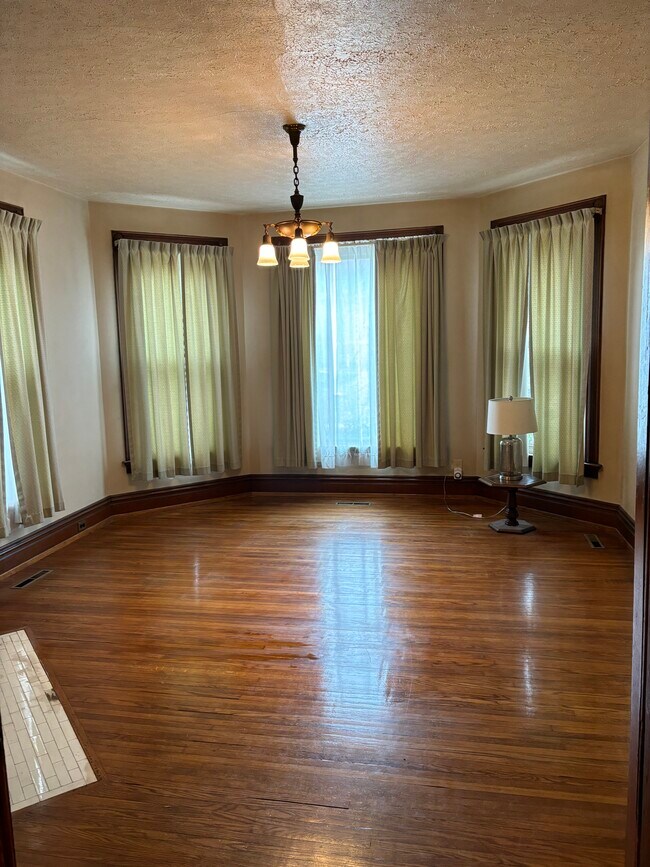 Photo - 606 2nd St House