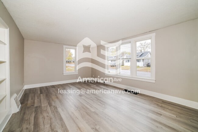 Photo - 1120 W McClure Ave