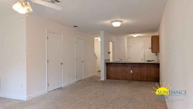 Photo - 102 Duloft St