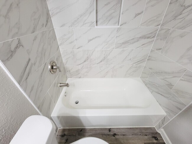 Photo - 5606 Willow Glen Dr