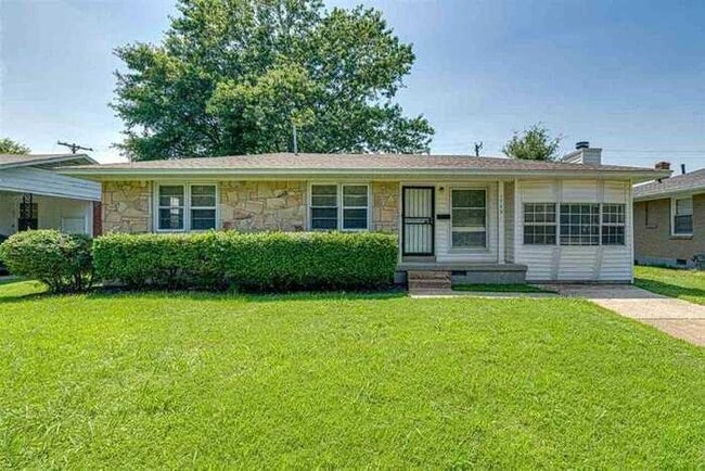 Building Photo - Awesome East Memphis Home