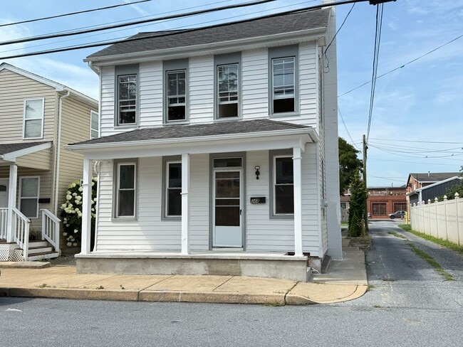 Building Photo - Spacious 3 bedroom 1 Bathroom Home in Manh...