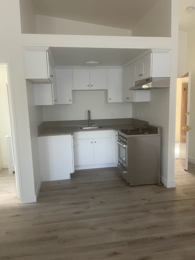 Photo - 6506 Balboa Blvd Unidad C