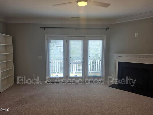 Photo - 124 Braeside Ct