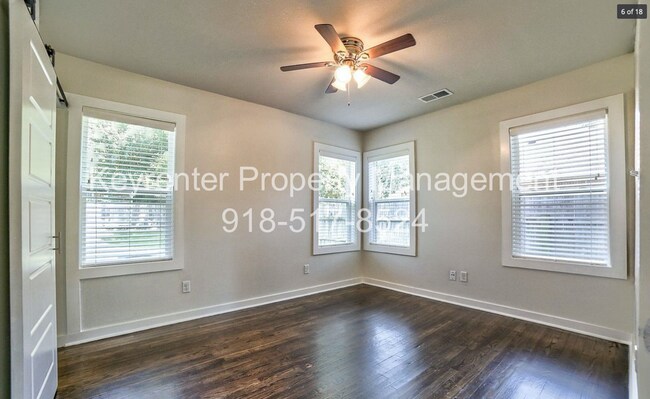 Photo - 3315 E 8th St Unit 3315