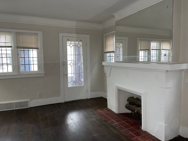 Photo - 3277 Calvert Ave Unit 3277 Calvert St - Lower