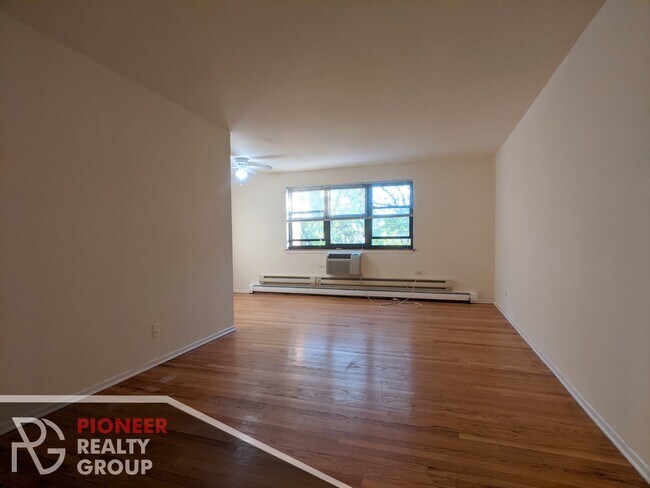 Photo - 665 W Wrightwood Ave