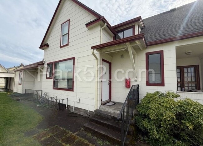 Building Photo - Tacoma Studio Apartment Unit #01
