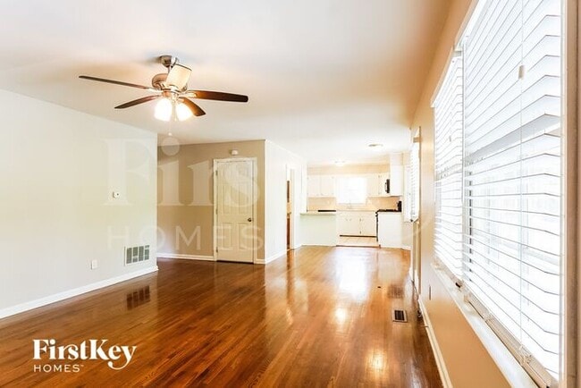 Photo - 2204 Lynncrest Ln