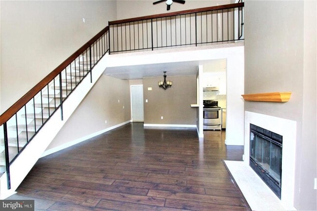 604 Ravens Crest Dr