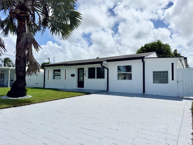 Building Photo - 1008 Mango Isle