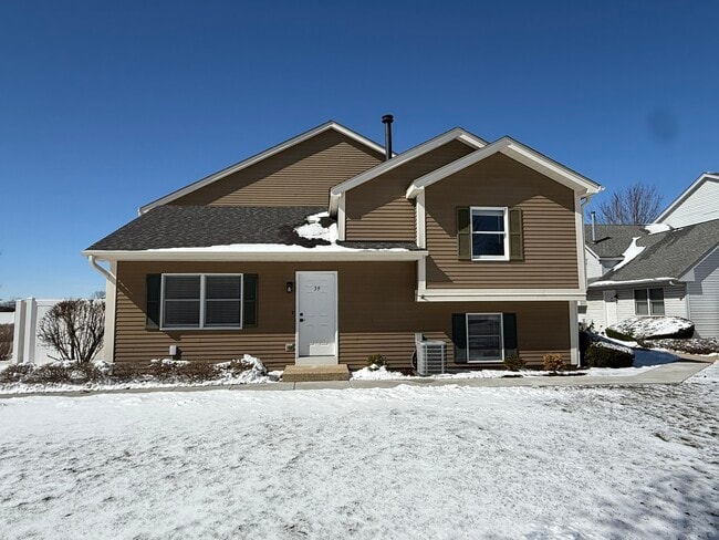 Building Photo - 39 Spuhler Dr Unit 39