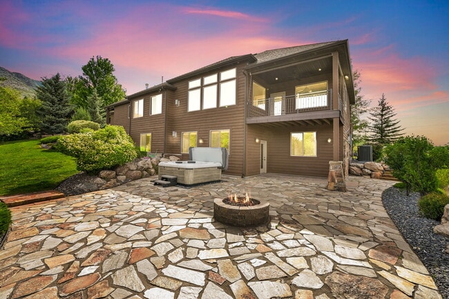 3573 N Elkview Dr