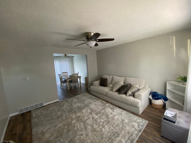 Building Photo - 3303 W 18th St Rental