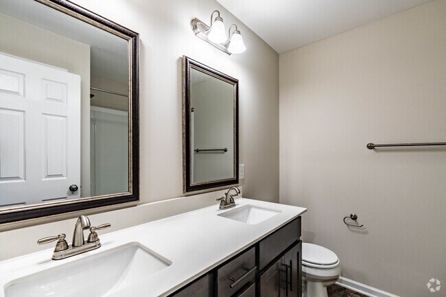 2BR, 2BA - 1140SF - Primary Bathroom