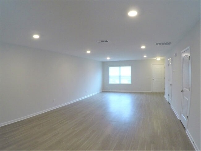 Photo - 14 Newport Sq Ct