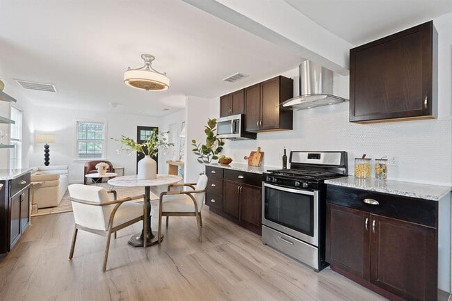 Photo - 1156 Nickols Ave