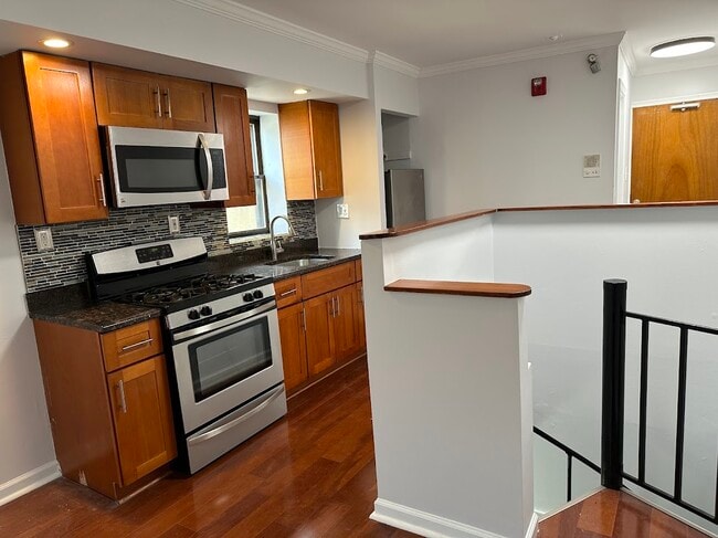 Photo - 2333 Catharine St Unit 2