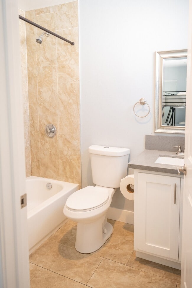 Photo - 1635 E 33rd St