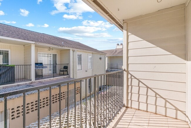 Photo - 12707 Bellaire Blvd Unidad 1722