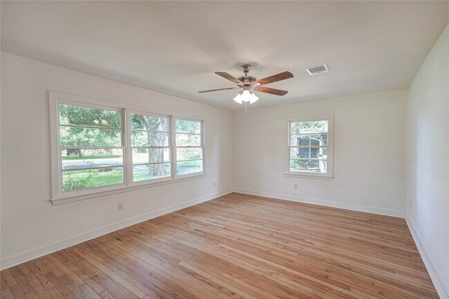 1319 Elm St